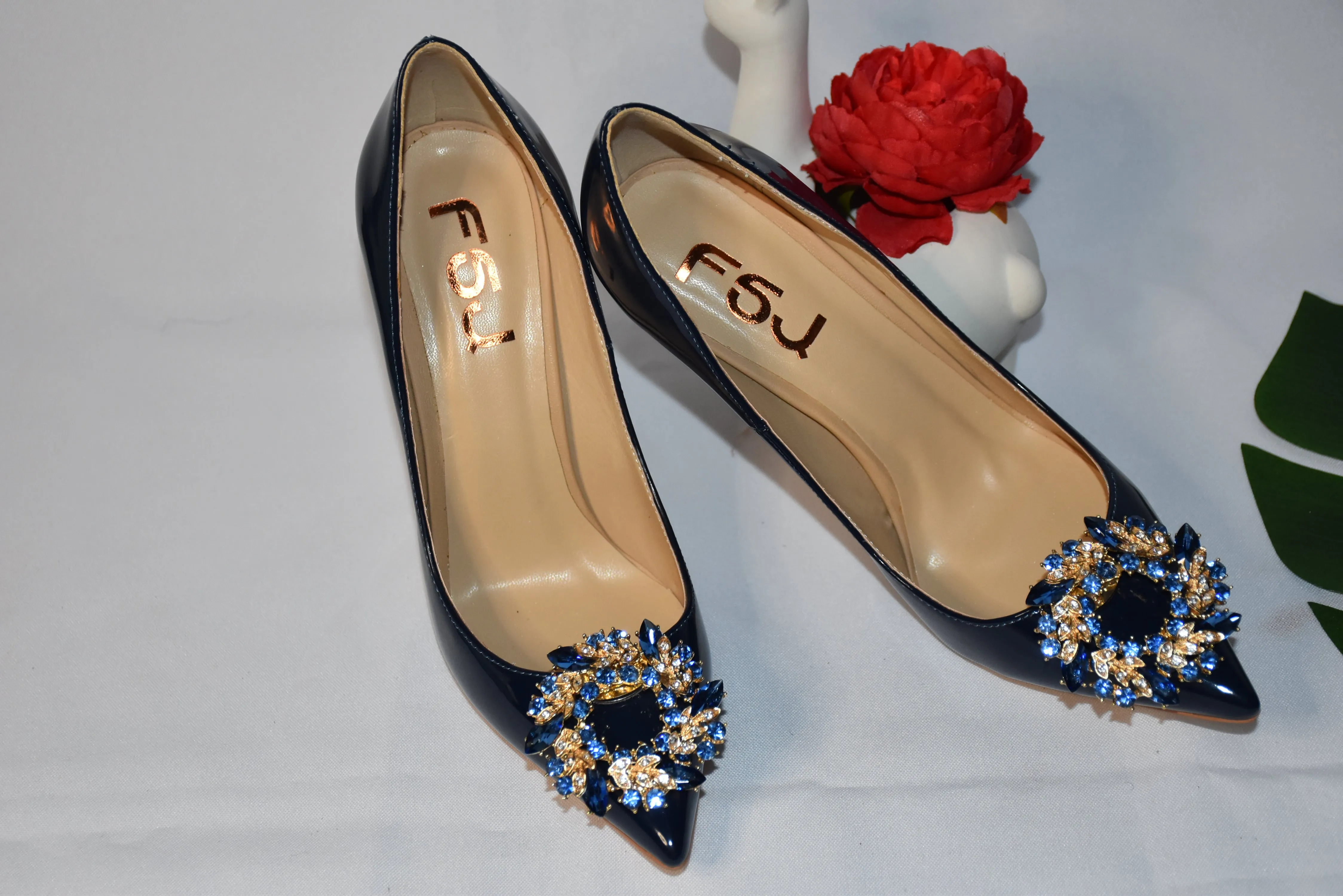 Detachable shoe clip