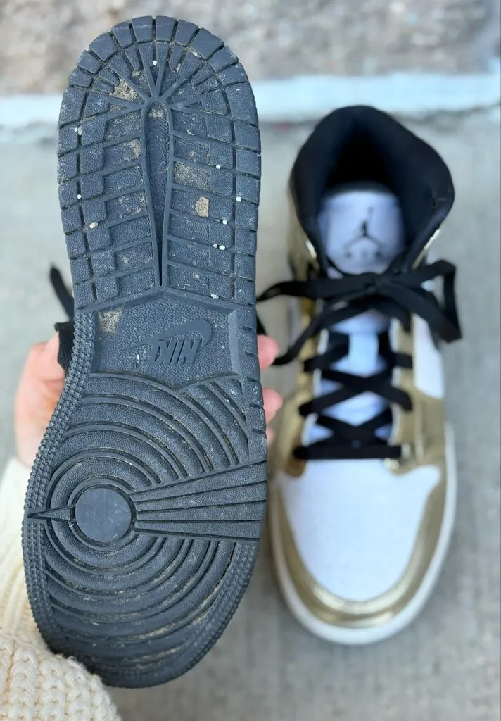Nike Air Jordan 1 Mid SE in Metallic Gold - Size 8.5
