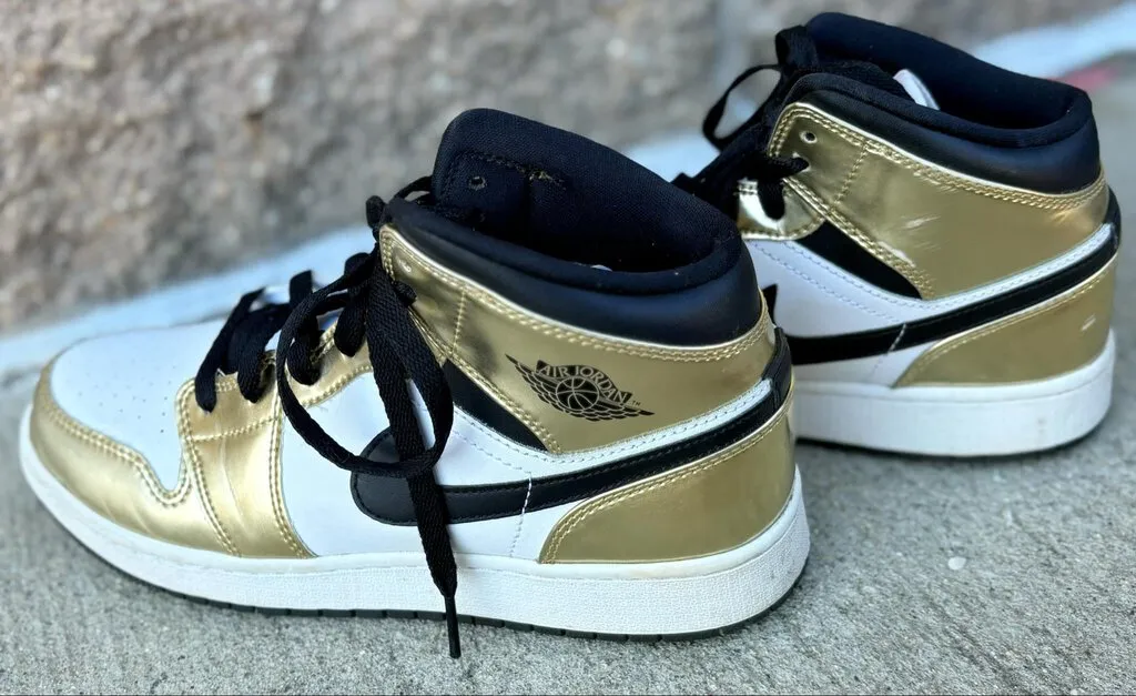 Nike Air Jordan 1 Mid SE in Metallic Gold - Size 8.5