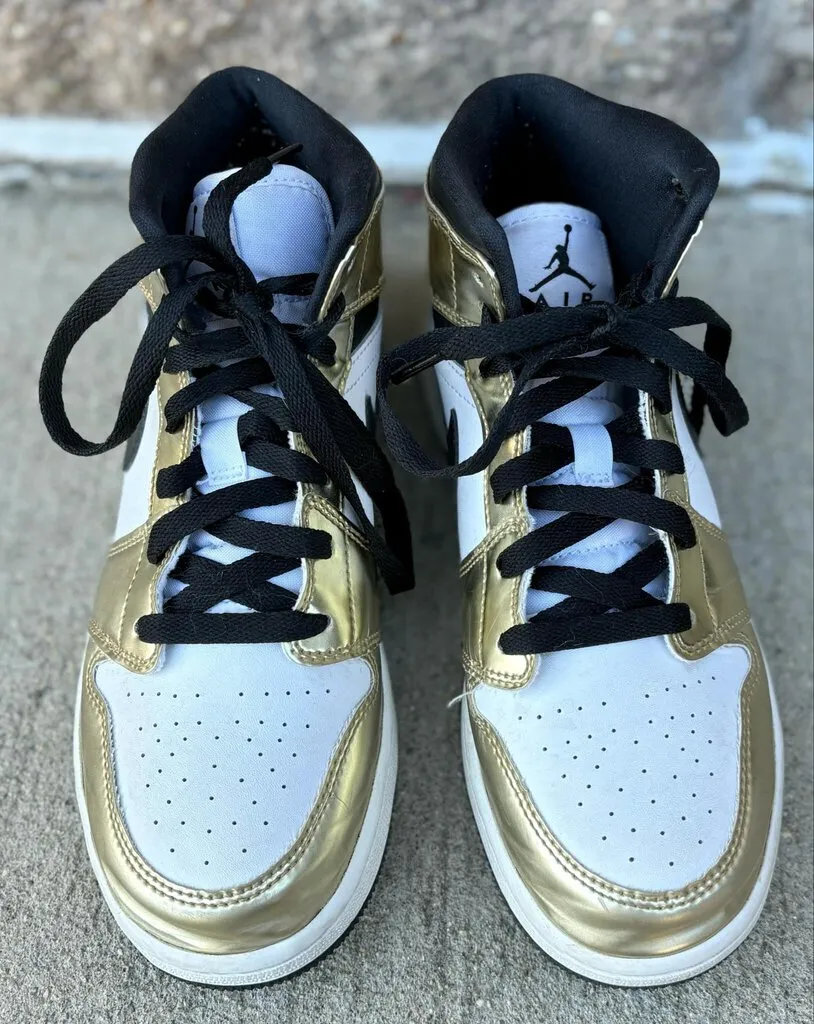 Nike Air Jordan 1 Mid SE in Metallic Gold - Size 8.5