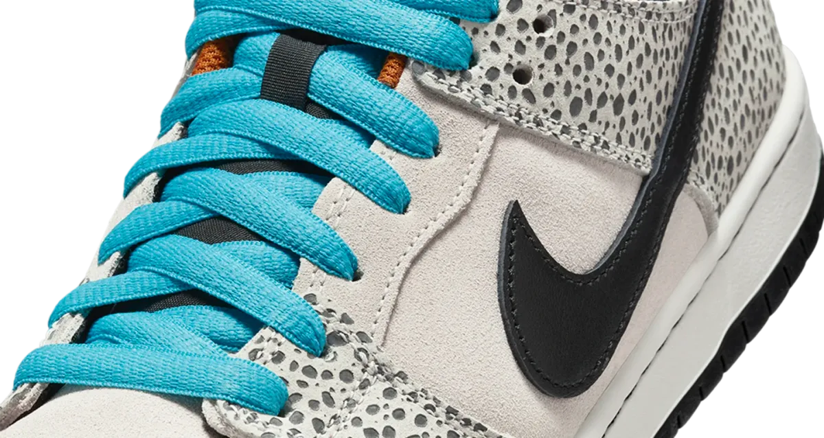 Nike SB Dunk Low Olympic in Electric Phantom/Black
