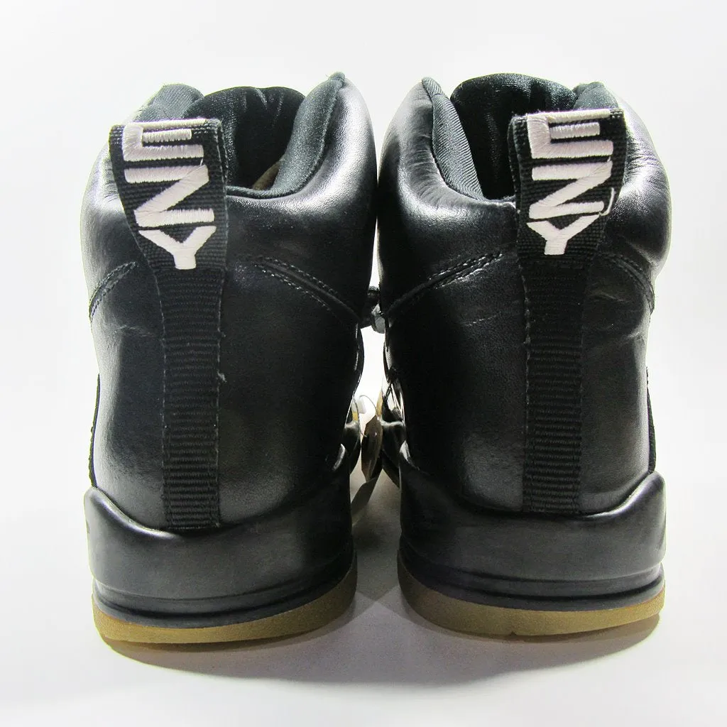NIKE Yeenzy
