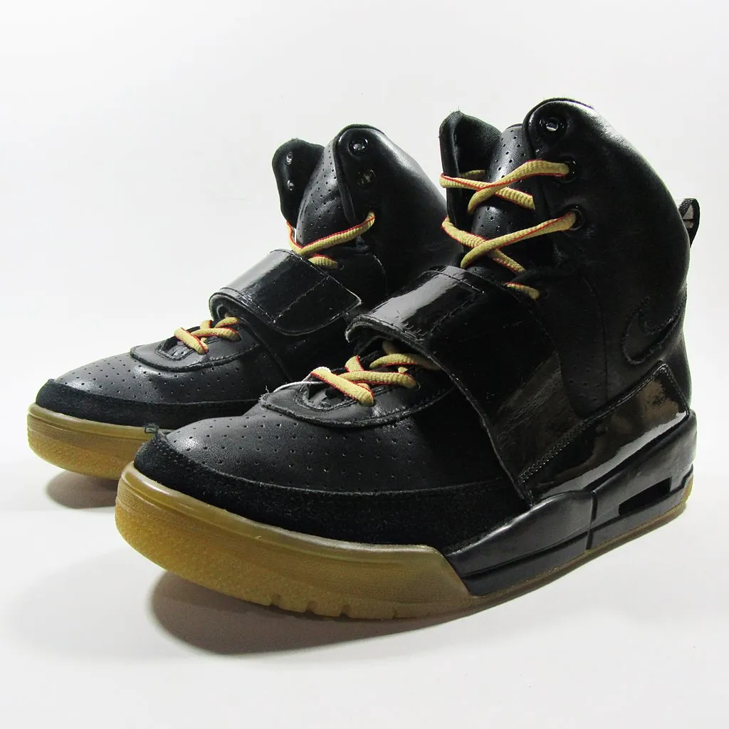 NIKE Yeenzy