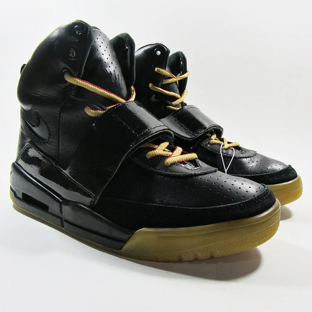 NIKE Yeenzy