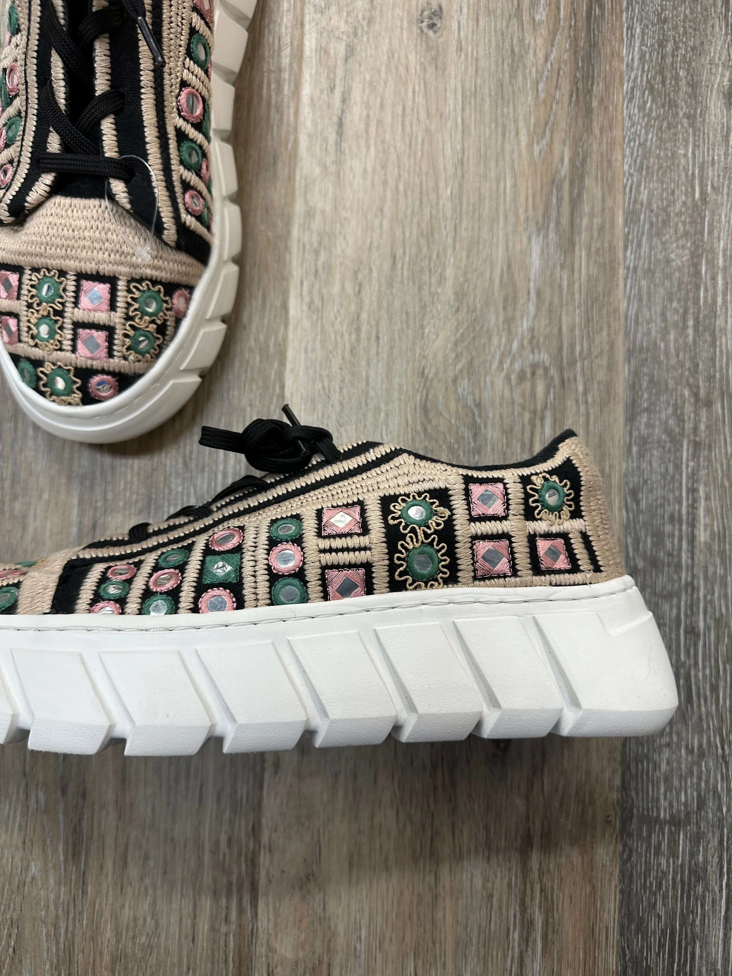 Shoes Sneakers By Free People In Multi-colored, Size: 8