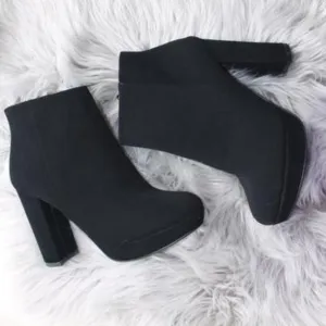 Statement Black Boots